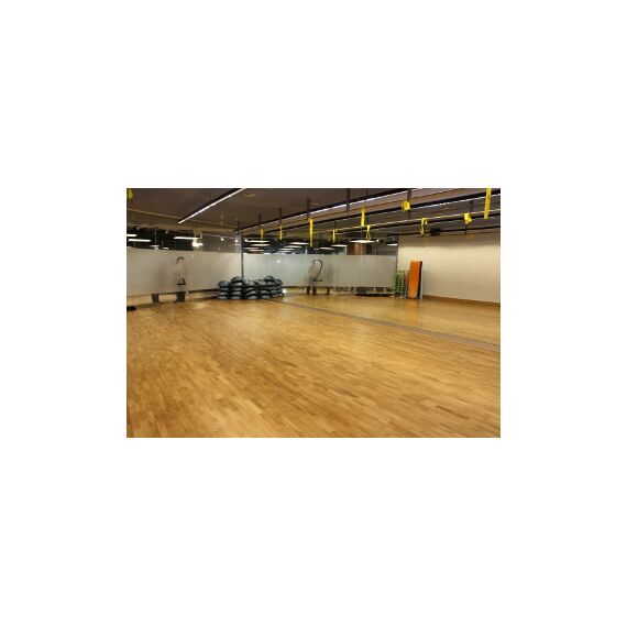 Montaż deski sportowej na macie podkładowej